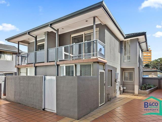 Townhouse for sale in Wollongong West, New South Wales