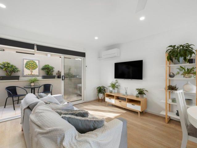 Townhouse for sale in Glen Huntly, Melbourne