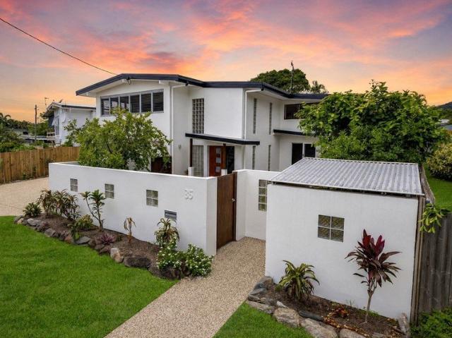 House for sale in Palm Cove, Queensland