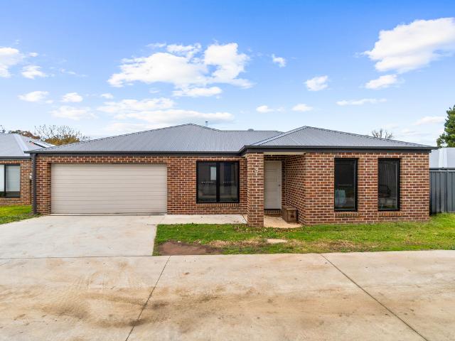 Townhouse for sale in Maffra, Victoria