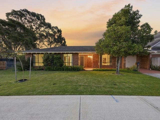 House for sale in Applecross, City of Melville