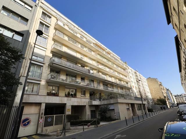 Garage vente à Paris, Île-de-France