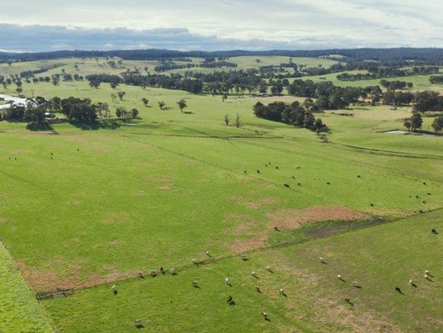 Cottage for sale in Victoria