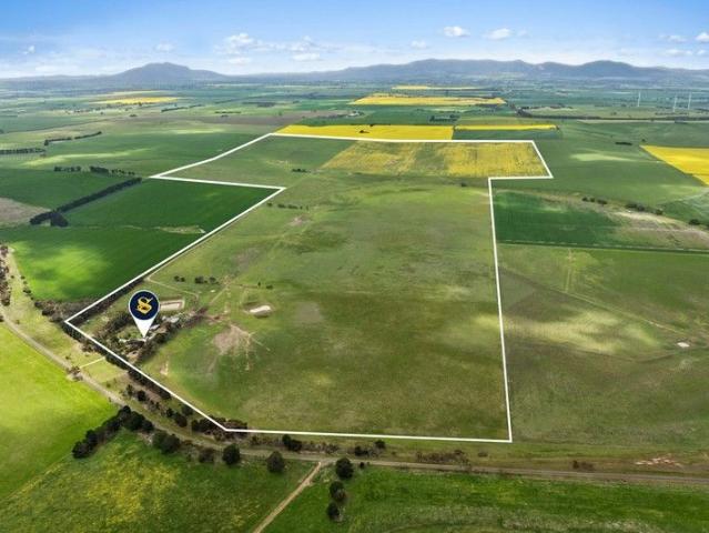 Cottage for sale in Cross Roads, Victoria