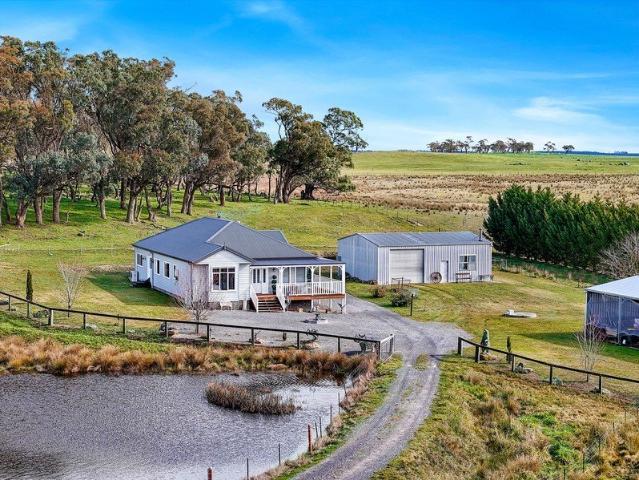 Cottage for sale in Laggan, New South Wales