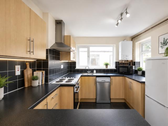 Room for rent in Plasnewydd, Falcon Lodge