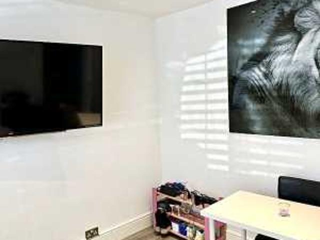 Flat for rent in Chingford