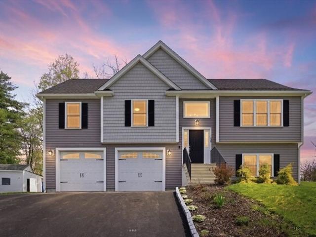 House for sale in Dudley, Massachusetts