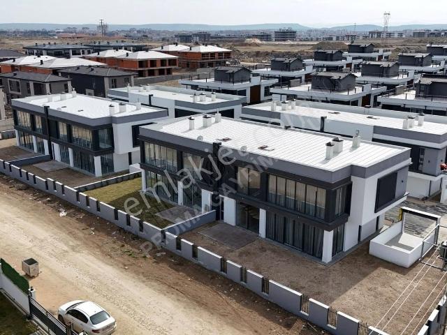 Tepebaşi içerisinde satılık Villa