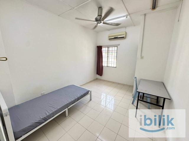 Room for rent in Petaling, Alam Impian