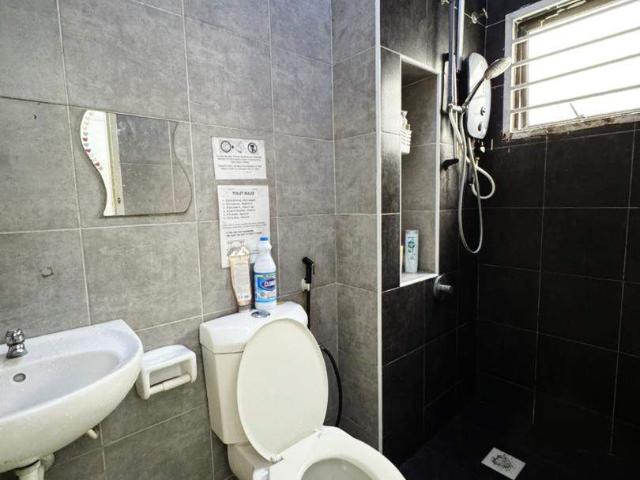 Room for rent in Petaling, Alam Impian