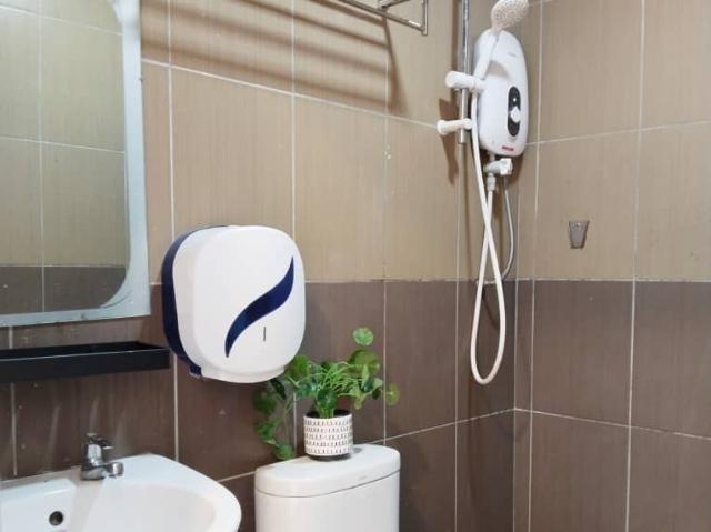 Room for rent in Petaling, Alam Impian