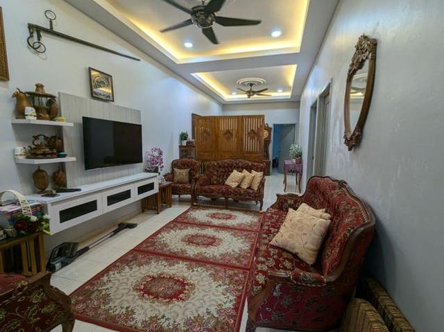 Terraced House for sale in Malaka