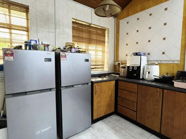 Room for rent in Petaling, Alam Impian