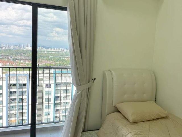 Room for rent in Petaling, Alam Impian