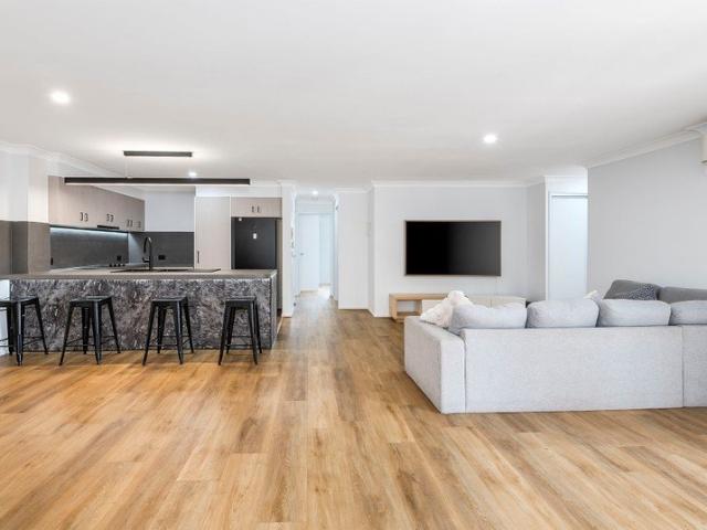 Apartment for rent in Biggera Waters, Gold Coast City