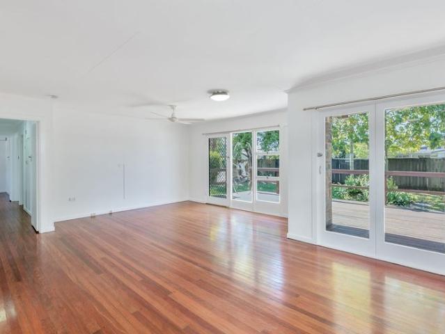 Townhouse for rent in Labrador, Gold Coast City