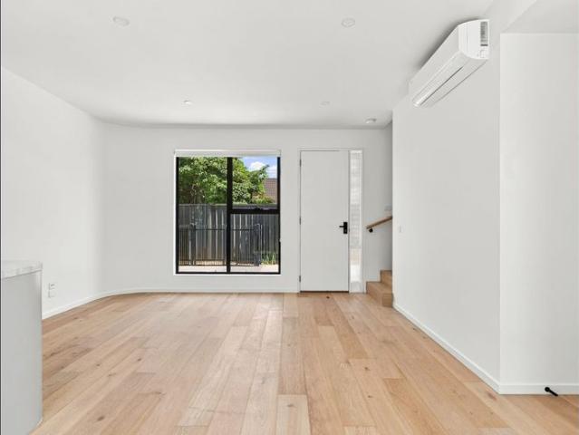 Townhouse for rent in Reservoir, Melbourne