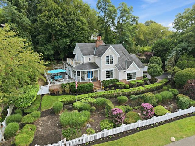House for sale in Stony Brook, Town of Brookhaven