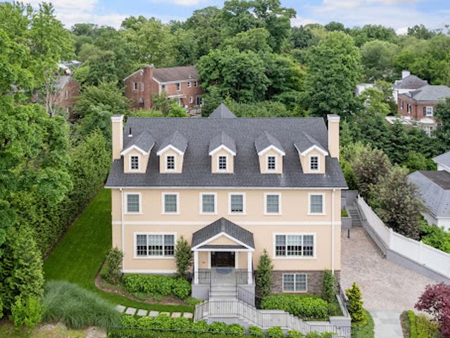 Property for sale in The Bronx, Arverne