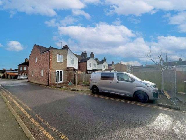 Property for sale in Dunstable, Central Bedfordshire