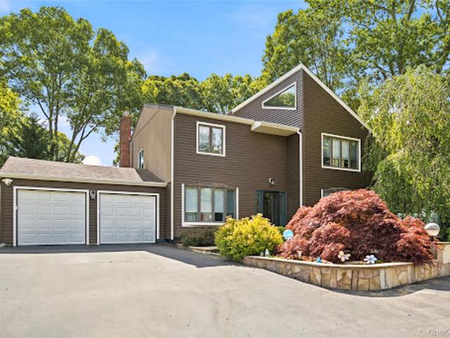 Property for sale in Smithtown, New York