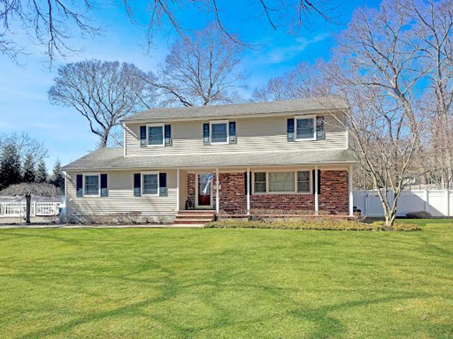 Property for sale in Smithtown, New York