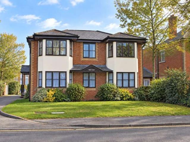 Flat for rent in Mount Hermon, Woking