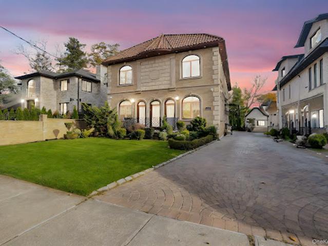 House for sale in Queens, Arverne