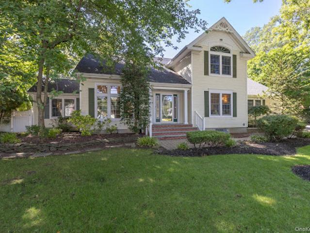 House for sale in Smithtown, New York