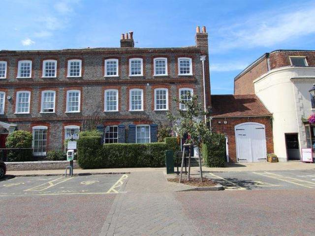 Property for rent in Wickham Square, Winchester