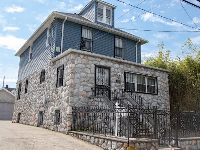Property for sale in The Bronx, Arverne