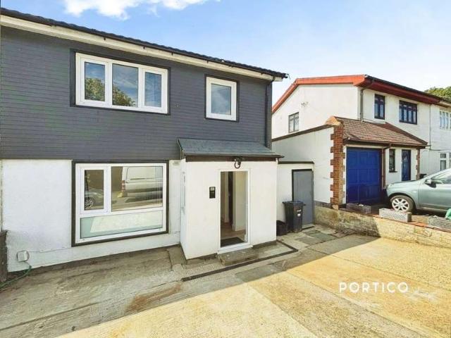 Property for rent in Hainault, Greater London