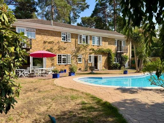 Property for sale in Heatherside, Heol-las
