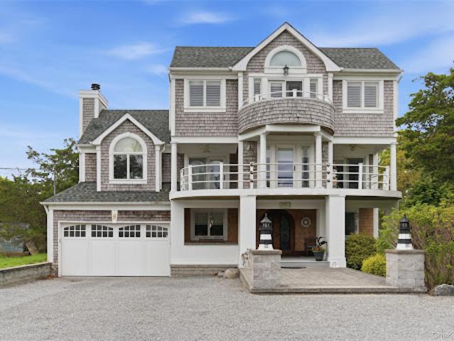 Property for sale in Smithtown, New York