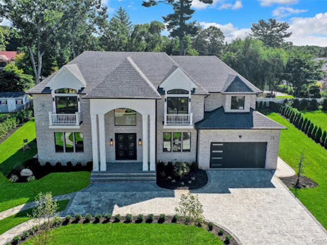 House for sale in Roslyn Heights, Nassau County
