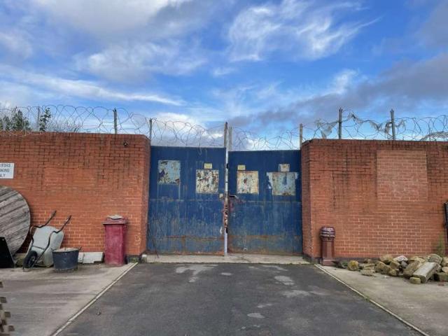 Commercial for rent in Wombwell, South Yorkshire