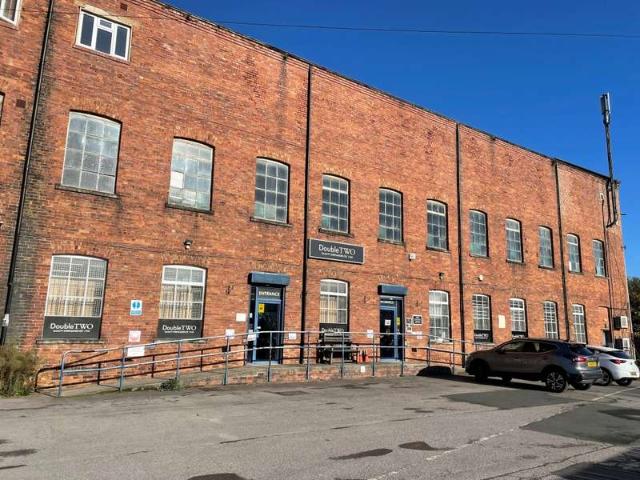 Commercial for rent in Belle Isle, West Yorkshire