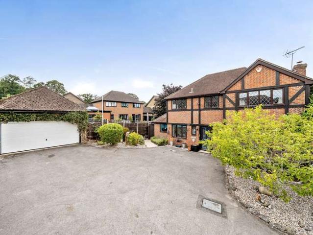 House for sale in Blackwater and Hawley, Hart