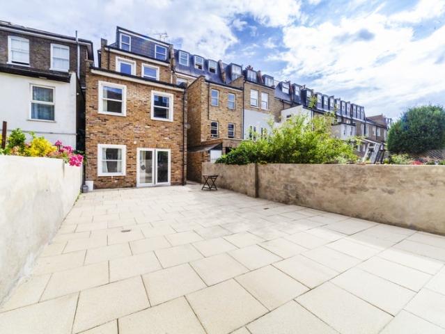 Apartment for rent in Brook Green, Greater London