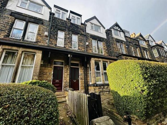 Cottage for rent in Kirkstall, West Yorkshire