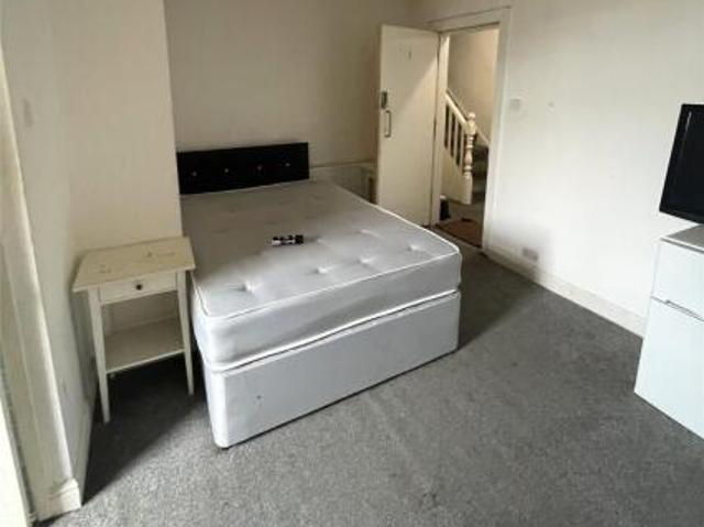 Property for rent in Calderstones