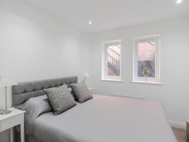 Townhouse for rent in Marylebone, Greater London