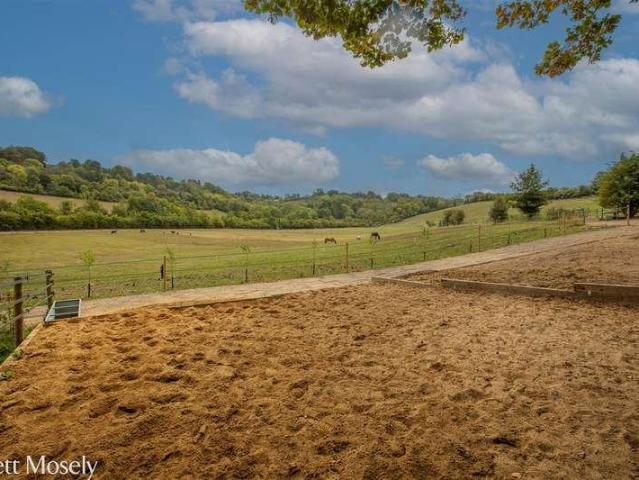 Property for sale in Hillview, Surrey