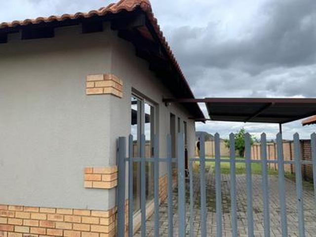 Townhouse for sale in Tlhabane, North West