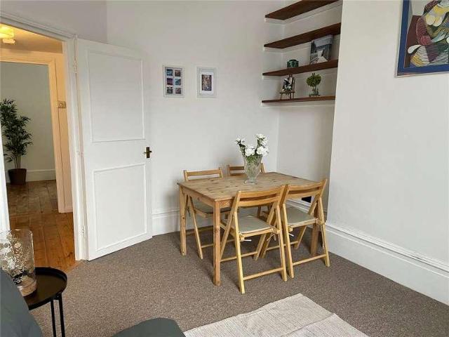 Flat for sale in Shepherd's Bush, Greater London