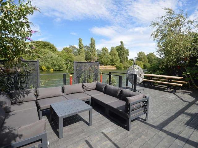House for sale in Thames Ditton, Thames Ditton