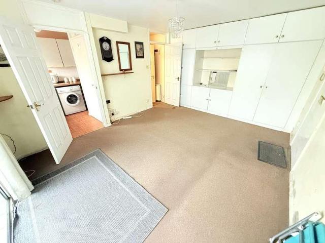 Flat for sale in East Barnet, Greater London