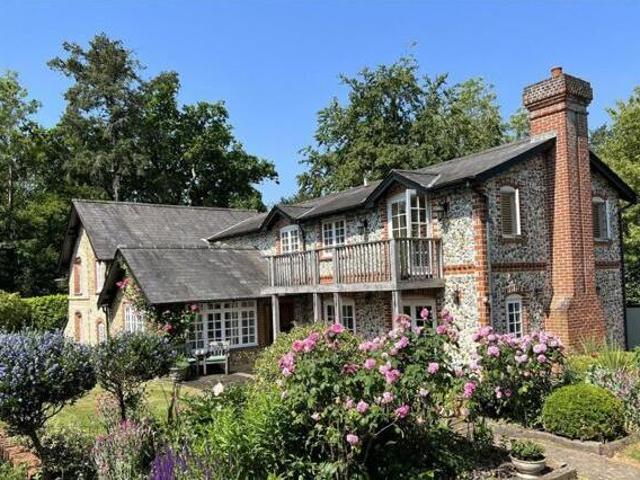House for sale in Pachesham Park, Surrey