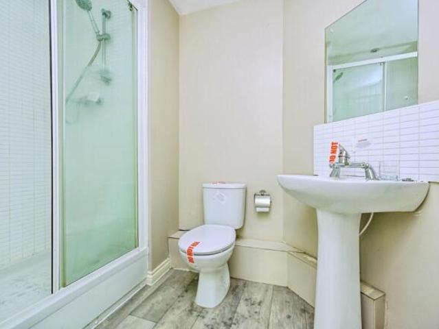 Flat for sale in Calderstones